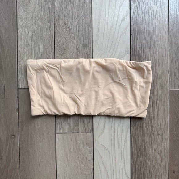 SKIMS Nude Bandeau Top - Picture 2 of 5
